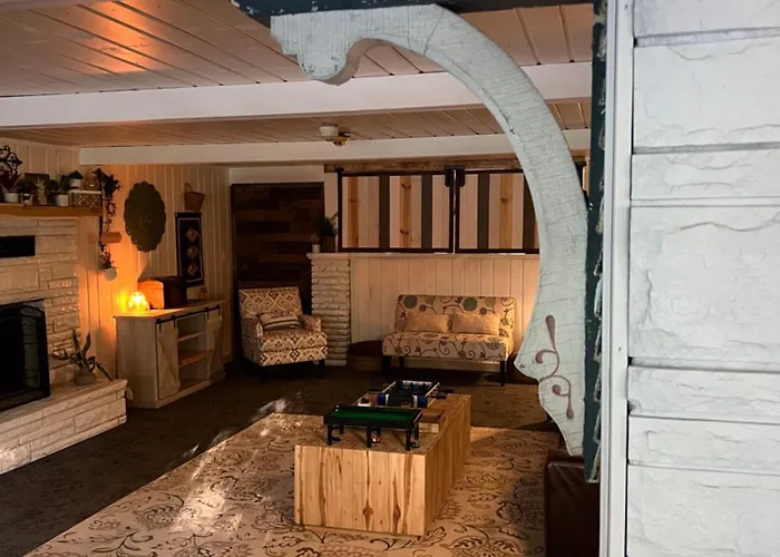 Lakehouse Inn